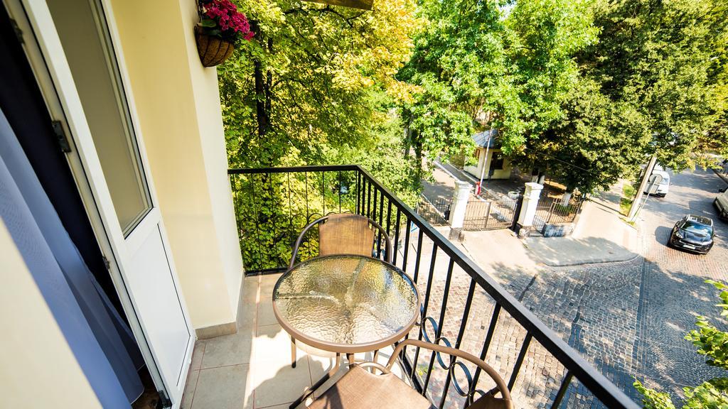 Foxy Lviv Exterior photo